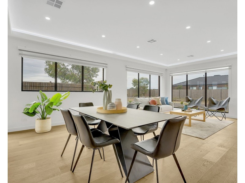 27 Turion Drive, Mickleham VIC 3064