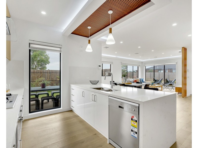 27 Turion Drive, Mickleham VIC 3064