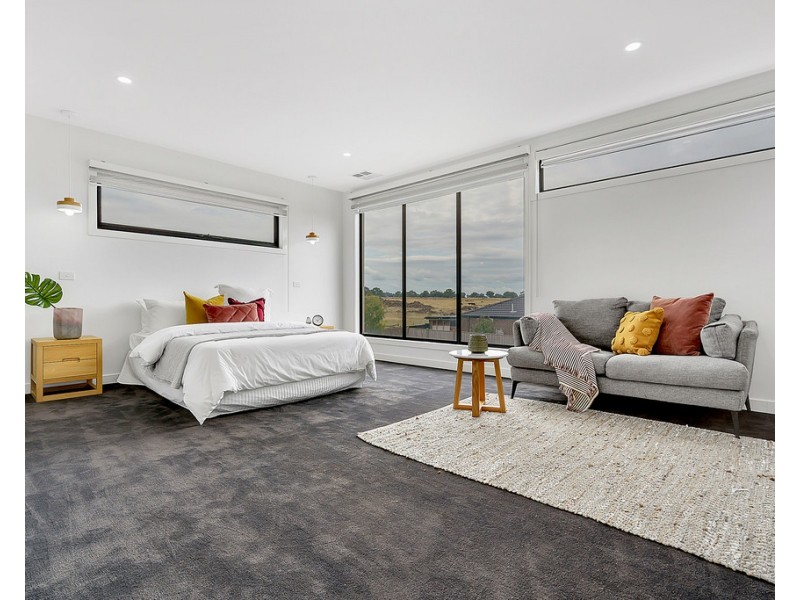27 Turion Drive, Mickleham VIC 3064