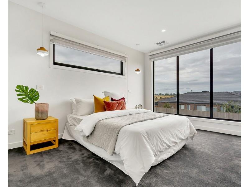 27 Turion Drive, Mickleham VIC 3064