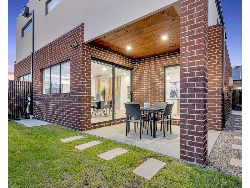 27 Turion Drive, Mickleham VIC 3064