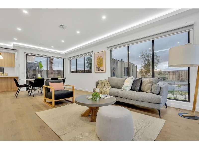 27 Turion Drive, Mickleham VIC 3064