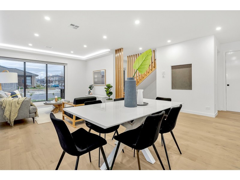 27 Turion Drive, Mickleham VIC 3064