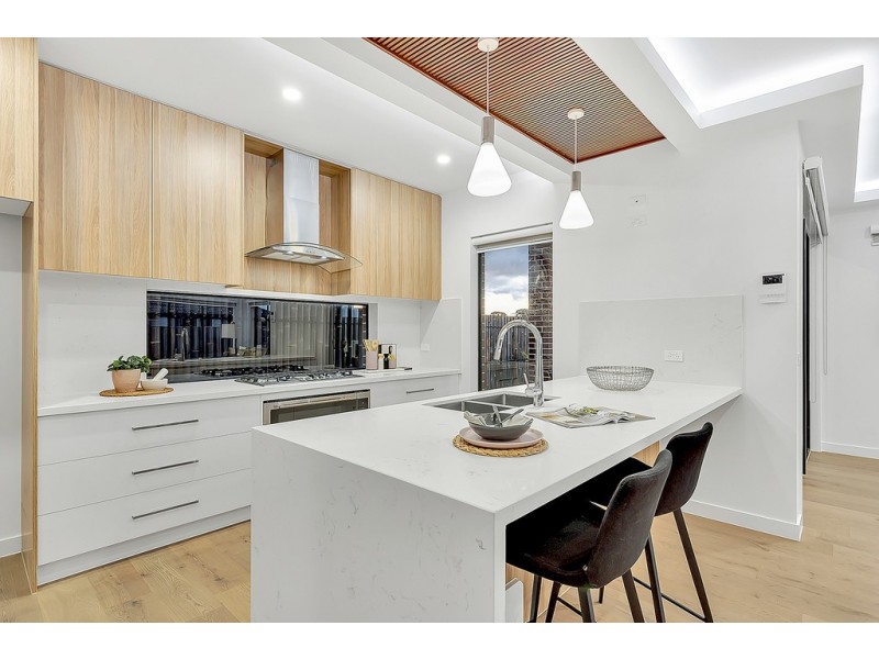 27 Turion Drive, Mickleham VIC 3064