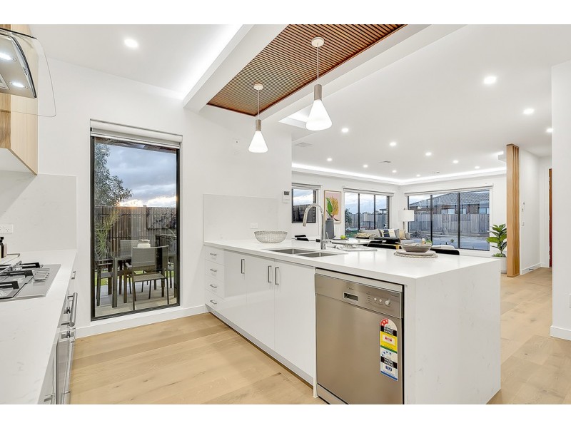 27 Turion Drive, Mickleham VIC 3064