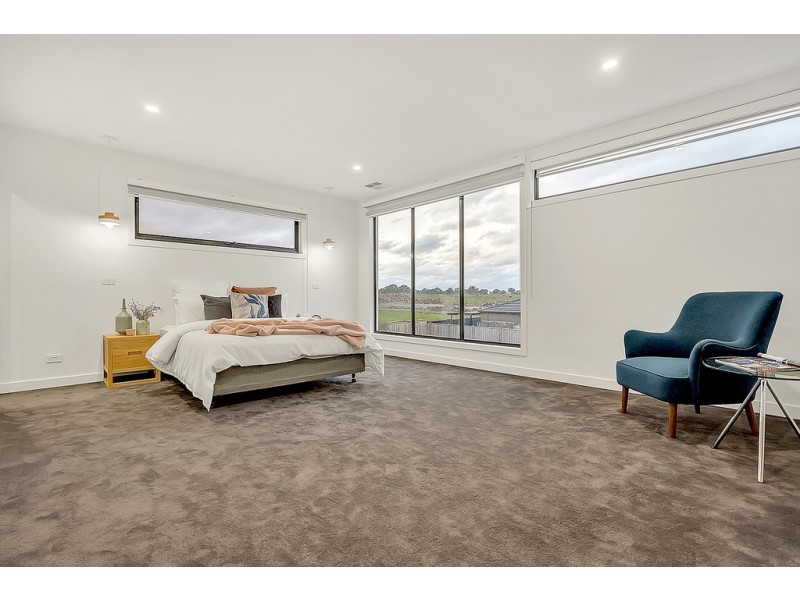27 Turion Drive, Mickleham VIC 3064