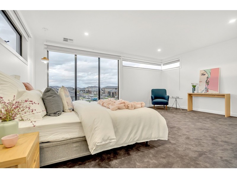 27 Turion Drive, Mickleham VIC 3064