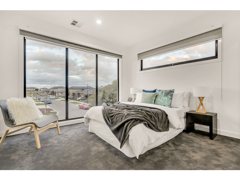 27 Turion Drive, Mickleham VIC 3064