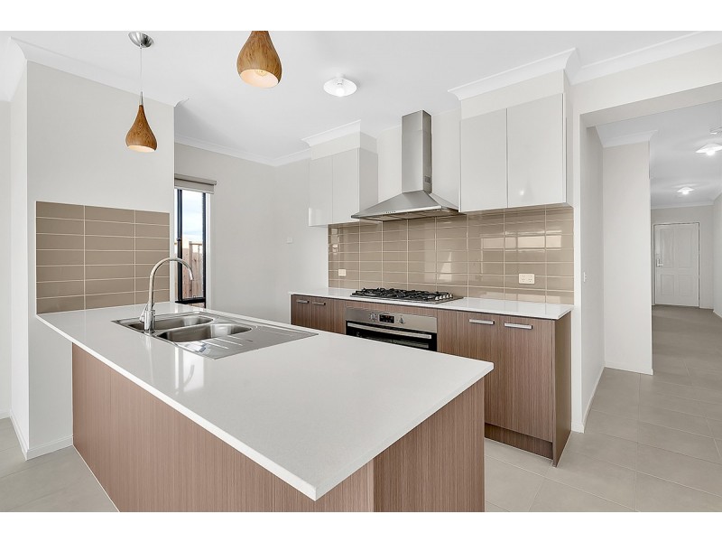 5 Roseneath Way, Mickleham VIC 3064