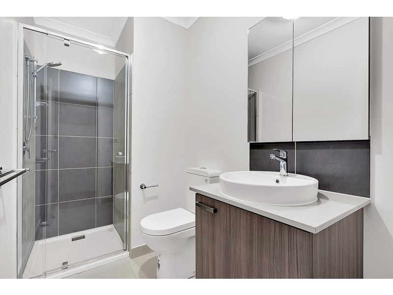 5 Roseneath Way, Mickleham VIC 3064