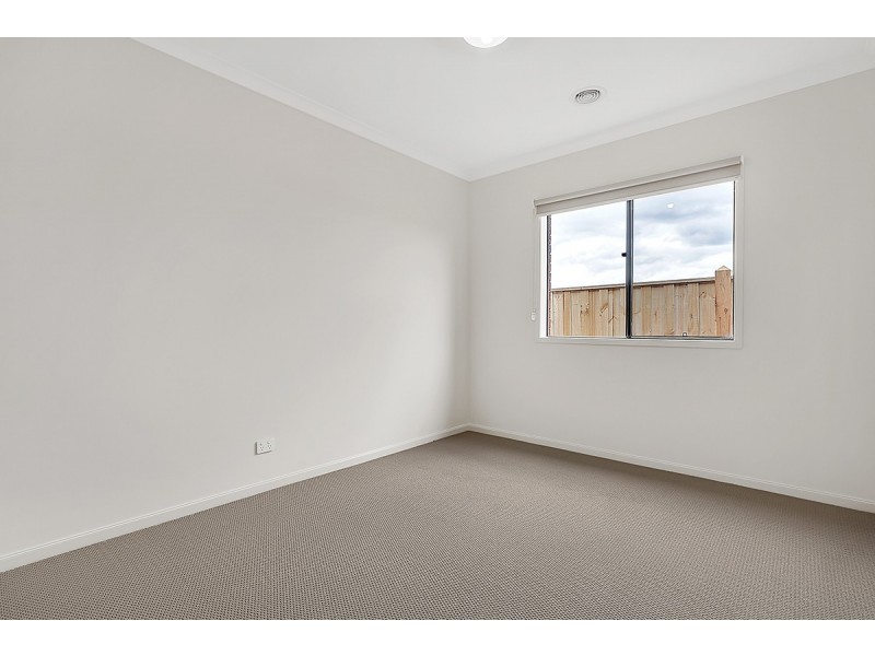 5 Roseneath Way, Mickleham VIC 3064