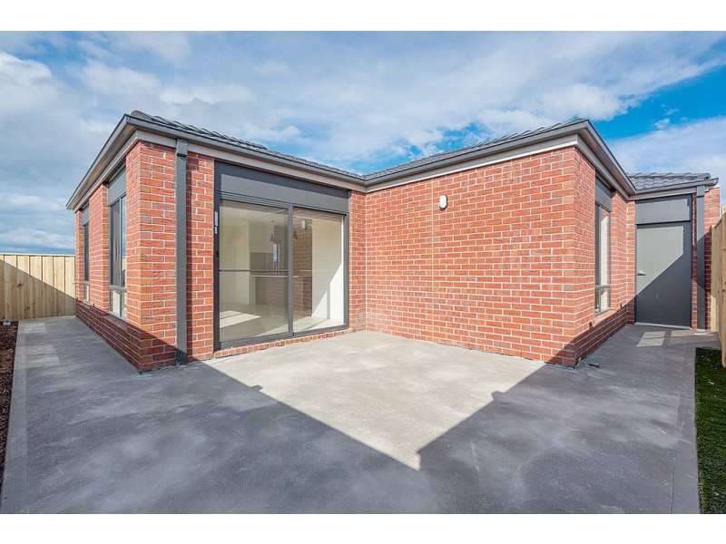 5 Roseneath Way, Mickleham VIC 3064