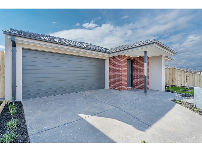 5 Roseneath Way, Mickleham VIC 3064