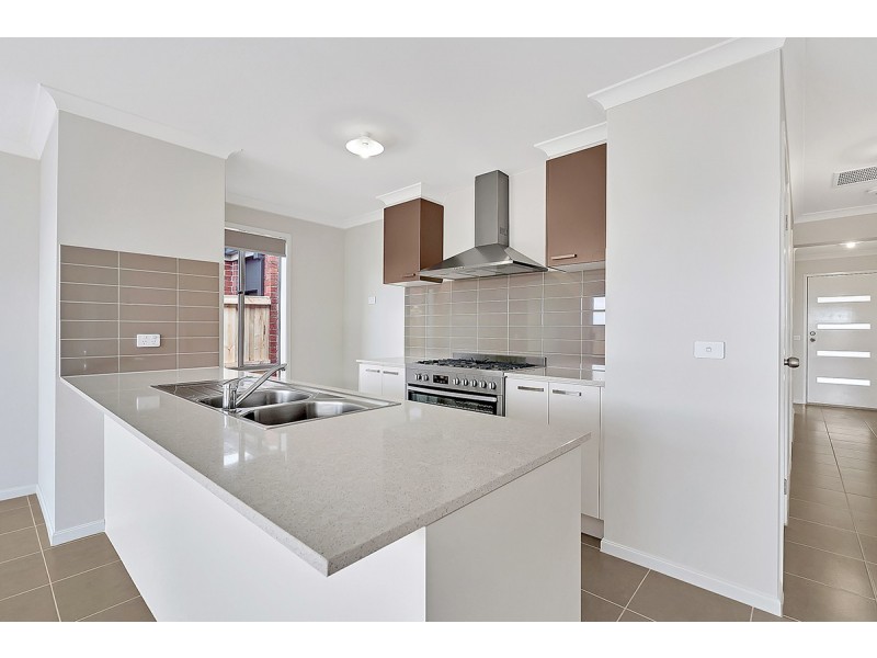 3 Roseneath Way, Mickleham VIC 3064