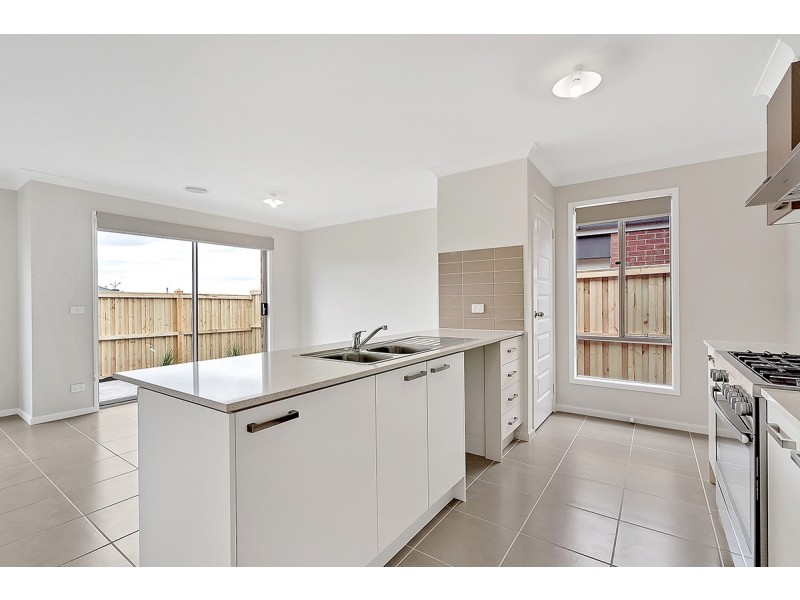 3 Roseneath Way, Mickleham VIC 3064