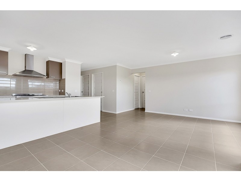 3 Roseneath Way, Mickleham VIC 3064