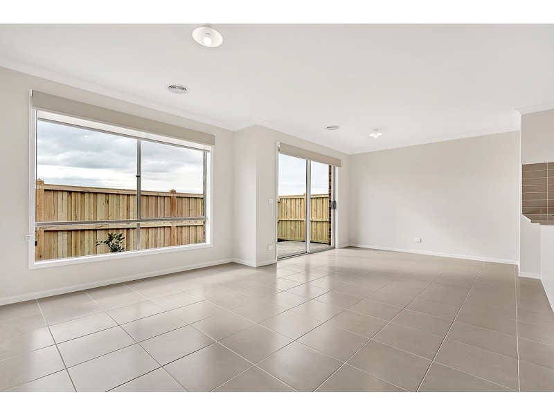 3 Roseneath Way, Mickleham VIC 3064