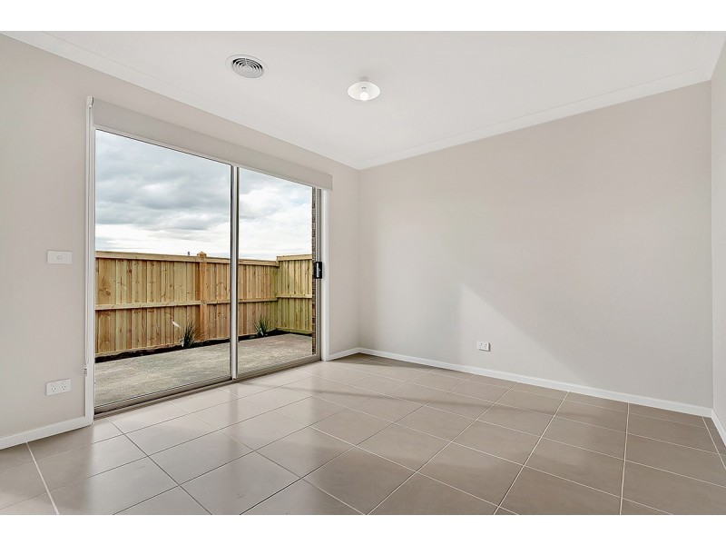 3 Roseneath Way, Mickleham VIC 3064