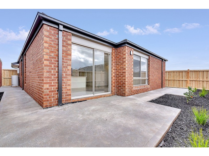 3 Roseneath Way, Mickleham VIC 3064