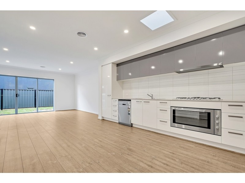 53 Regatta Drive, Craigieburn VIC 3064