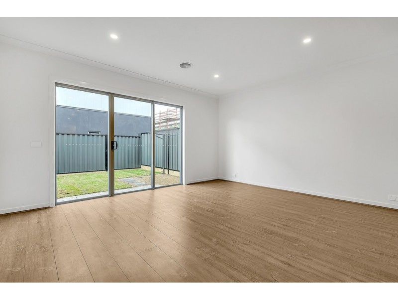 53 Regatta Drive, Craigieburn VIC 3064