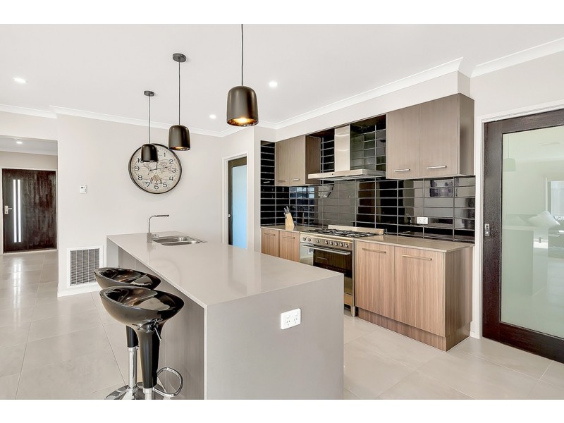 9 Geyser Street, Craigieburn VIC 3064