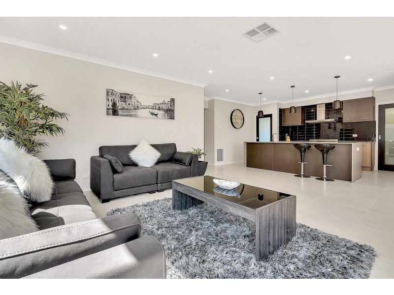 9 Geyser Street, Craigieburn VIC 3064