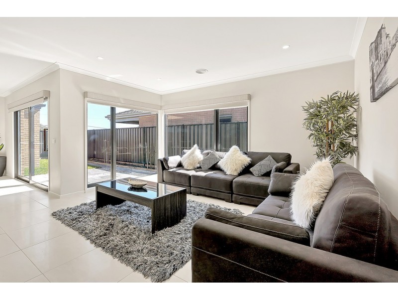 9 Geyser Street, Craigieburn VIC 3064