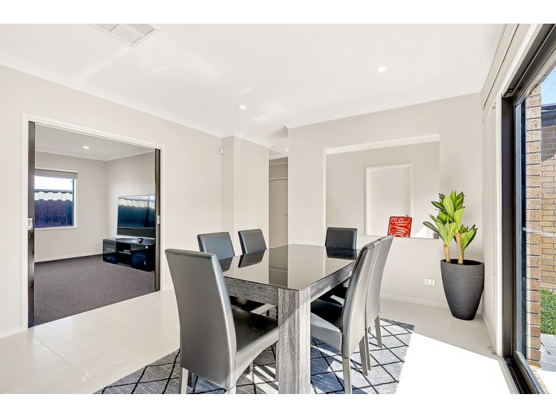 9 Geyser Street, Craigieburn VIC 3064