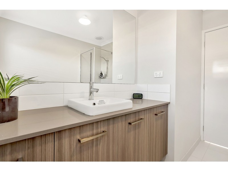 9 Geyser Street, Craigieburn VIC 3064