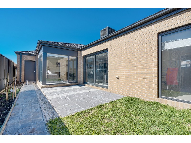 9 Geyser Street, Craigieburn VIC 3064