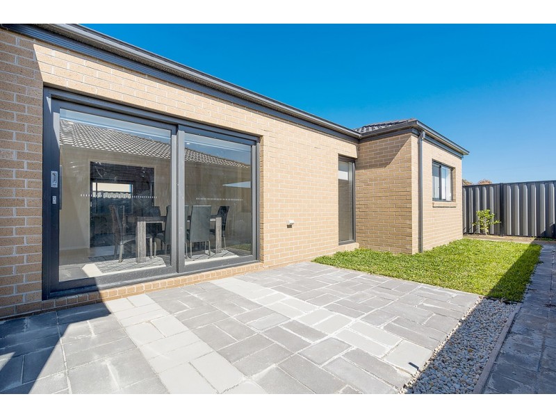 9 Geyser Street, Craigieburn VIC 3064