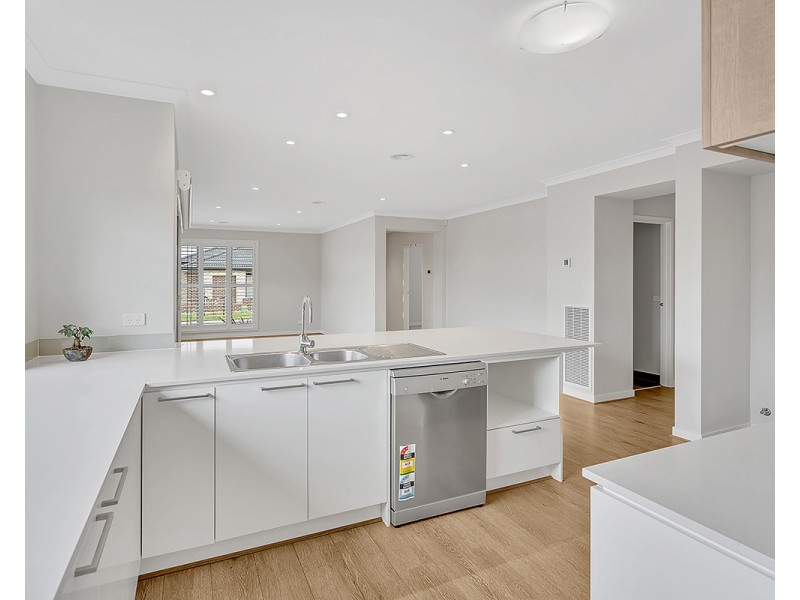 2 Angove Street, Craigieburn VIC 3064