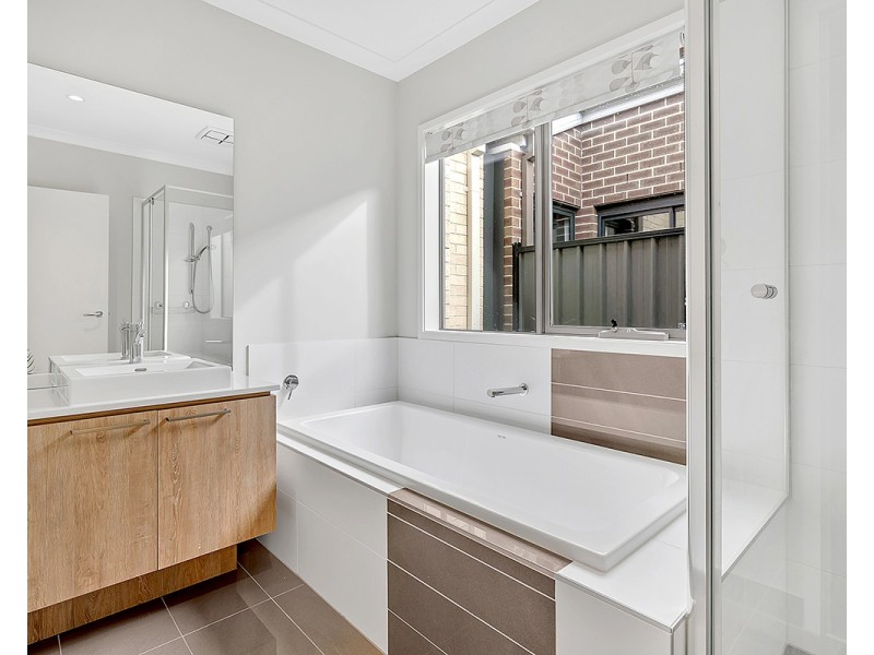 2 Angove Street, Craigieburn VIC 3064