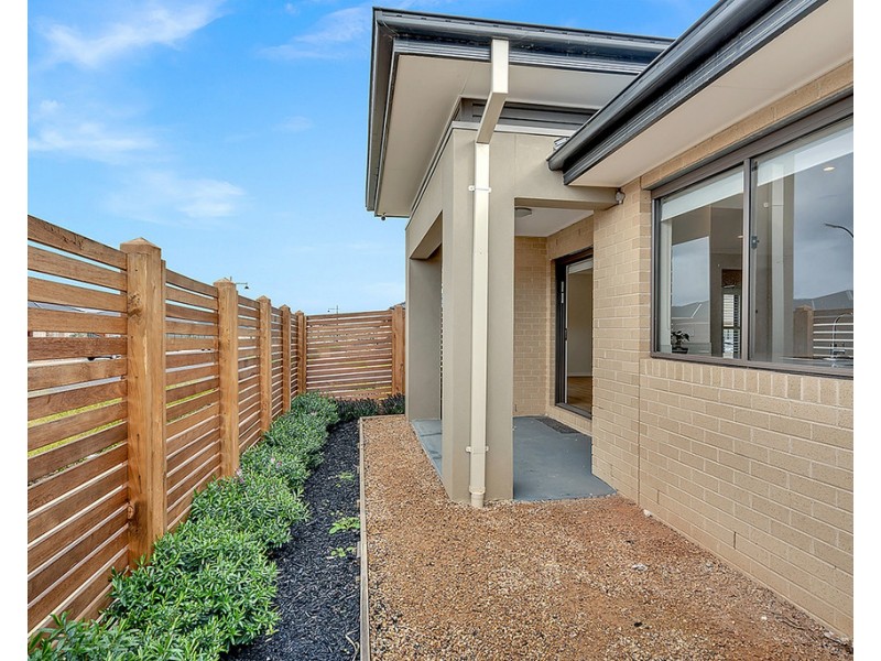 2 Angove Street, Craigieburn VIC 3064