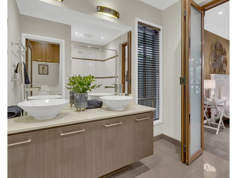 5 Bridgehaven Drive, Craigieburn VIC 3064