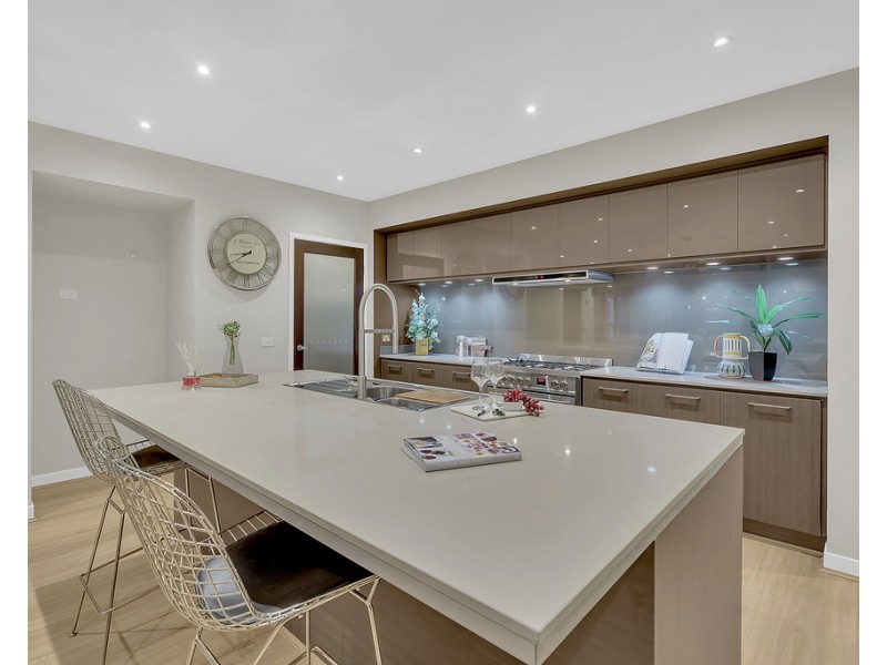 5 Bridgehaven Drive, Craigieburn VIC 3064