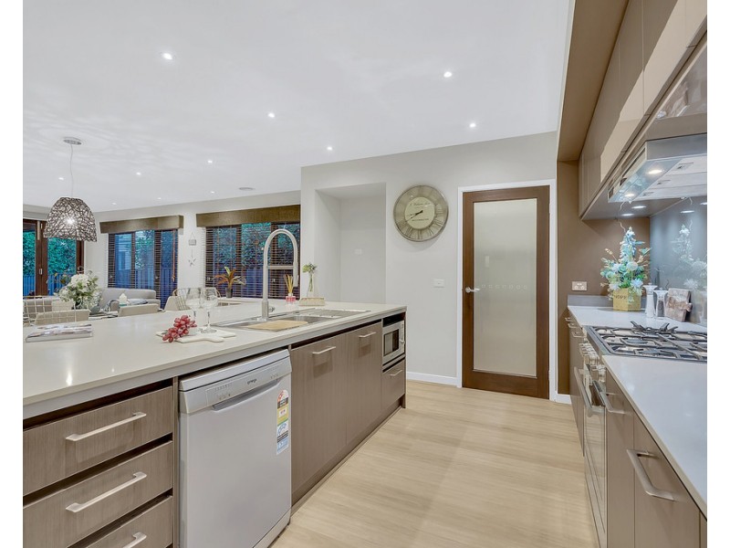 5 Bridgehaven Drive, Craigieburn VIC 3064