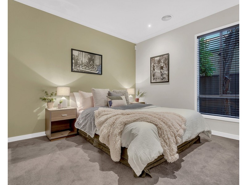 5 Bridgehaven Drive, Craigieburn VIC 3064