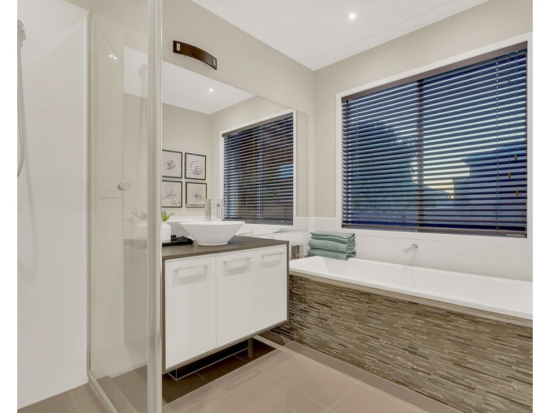 5 Bridgehaven Drive, Craigieburn VIC 3064