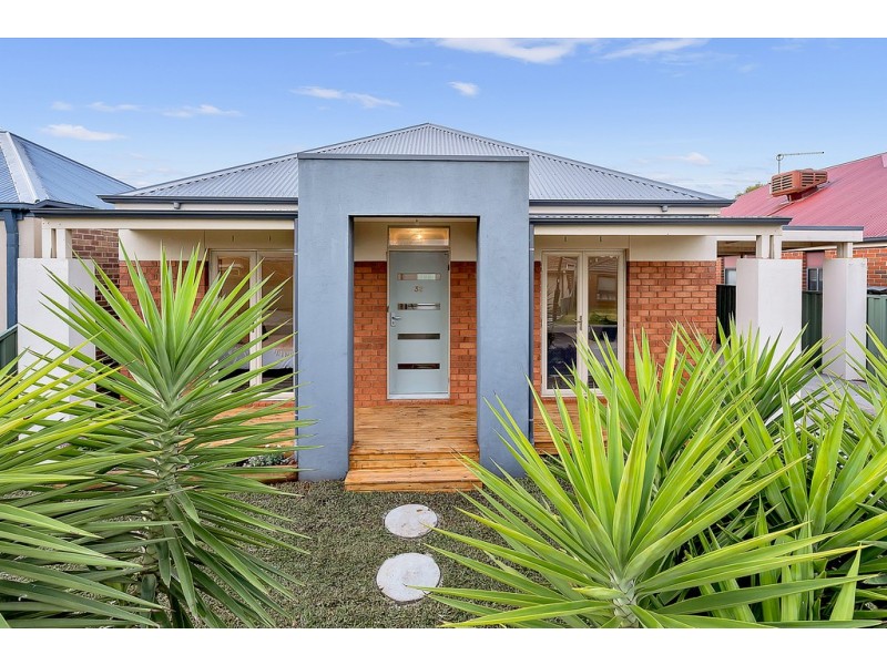 32 Chelsworth Loop, Craigieburn VIC 3064