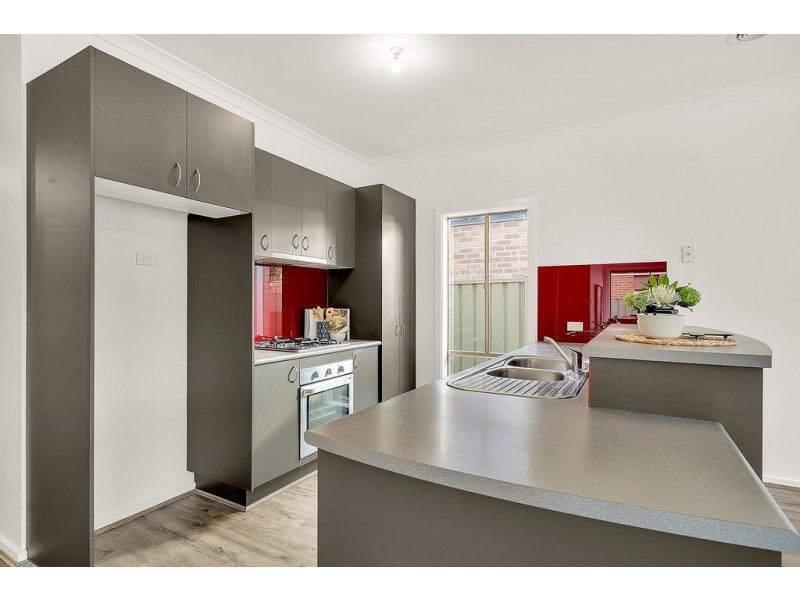 32 Chelsworth Loop, Craigieburn VIC 3064