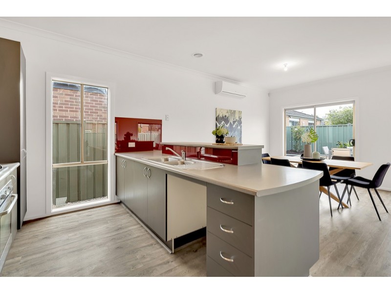 32 Chelsworth Loop, Craigieburn VIC 3064