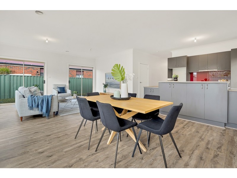 32 Chelsworth Loop, Craigieburn VIC 3064