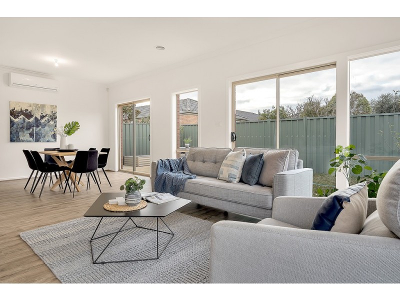 32 Chelsworth Loop, Craigieburn VIC 3064