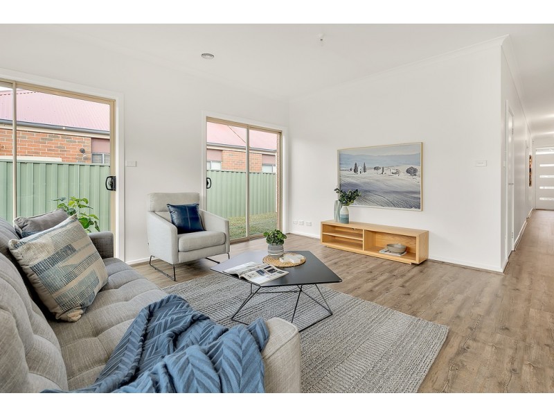 32 Chelsworth Loop, Craigieburn VIC 3064