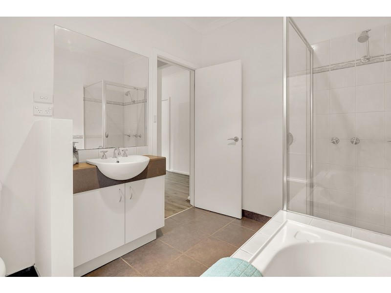 32 Chelsworth Loop, Craigieburn VIC 3064