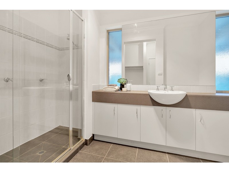 32 Chelsworth Loop, Craigieburn VIC 3064