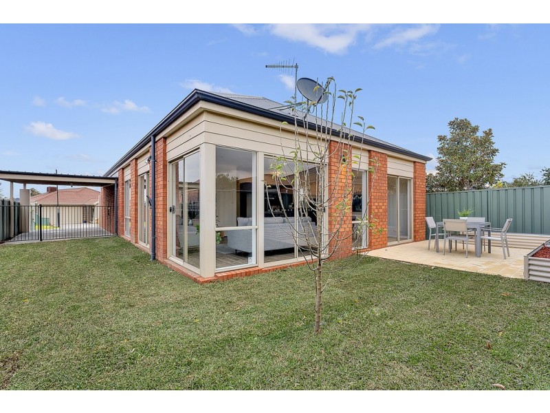 32 Chelsworth Loop, Craigieburn VIC 3064