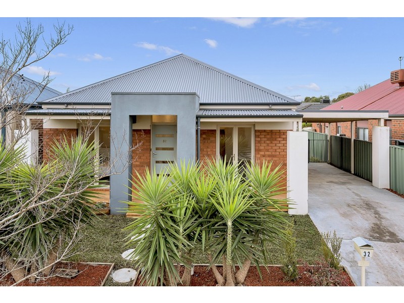 32 Chelsworth Loop, Craigieburn VIC 3064